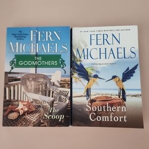 2 Fern Michaels Novels "The Scoop" and "Southern Comfort"-Paperback Books